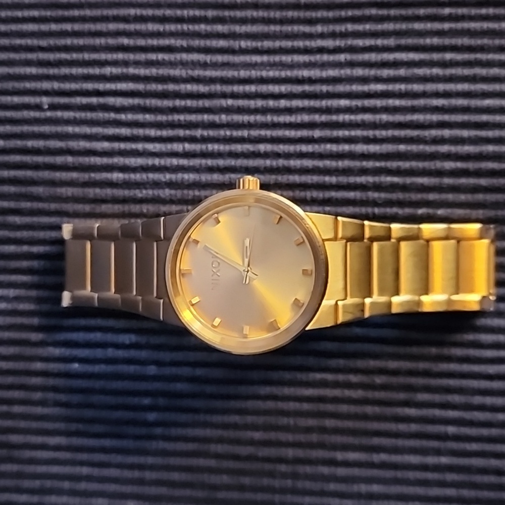 Nixon "the cannon" shoot to thrill stainless steel gold in color